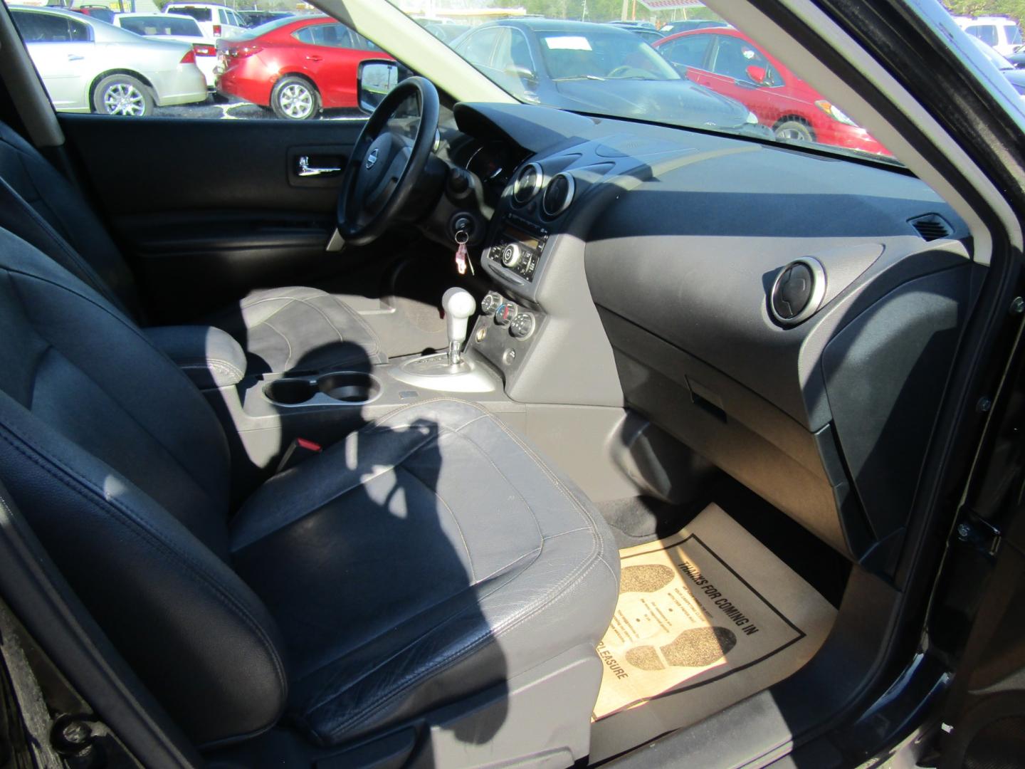 2014 Black /Gray Nissan Rogue S 2WD (JN8AS5MT5EW) with an 2.5L L4 DOHC 16V engine, Automatic transmission, located at 15016 S Hwy 231, Midland City, AL, 36350, (334) 983-3001, 31.306210, -85.495277 - Photo#9